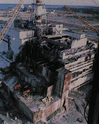 http://nadieshda.files.wordpress.com/2008/08/central-nuclear-de-chernobil-tras-el-incendio-1986.jpg